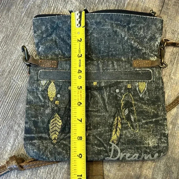 Mona B Gray Distressed ‘Dream’ Feather Crossbody Bag - Picture 7 of 12